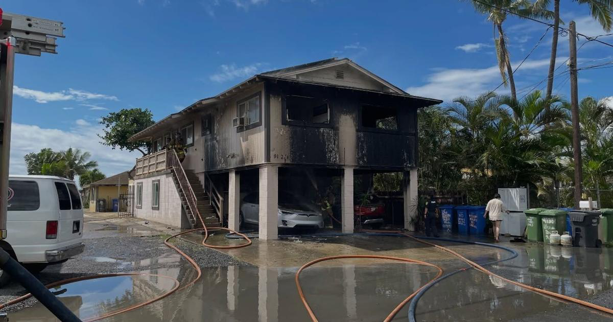 Ewa Beach two-alarm fire extinguished; electric vehicle & bike involved Image