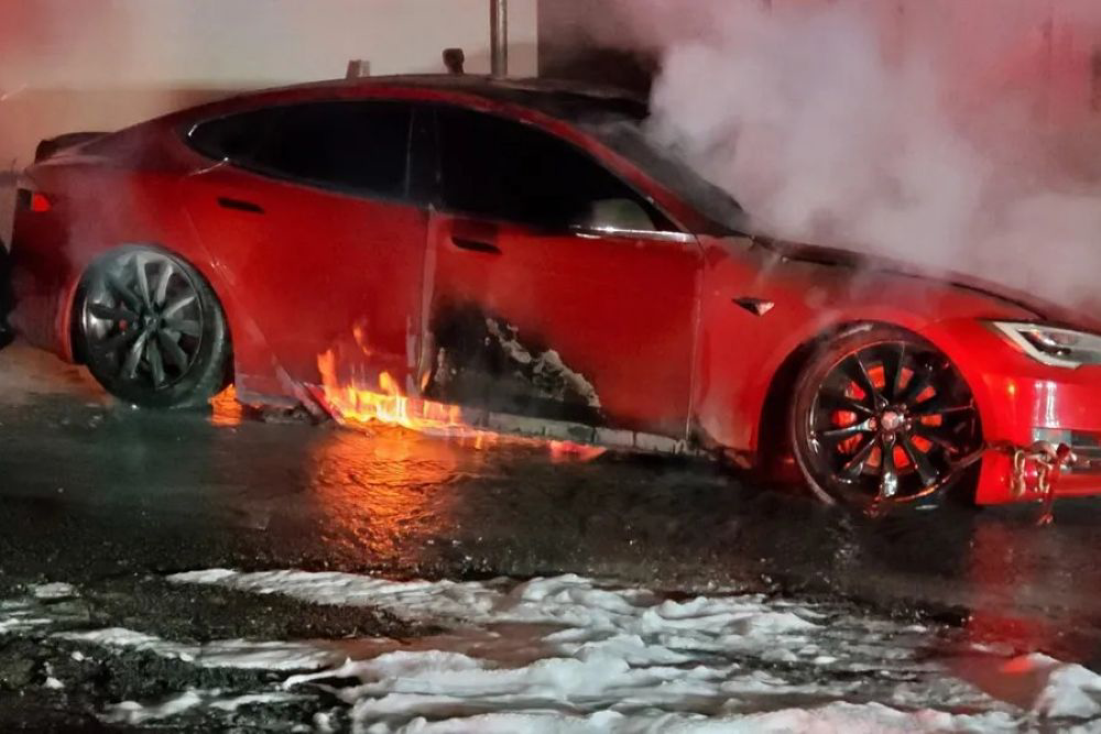 New guide helps fire fighters respond to electric vehicle incidents - IAFF Image